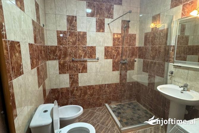 Shtepi me qera Apartament ne Tirane, 2+1, Mobilimi E mobiluar, Pagesa 500  Euro.