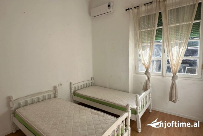 Shtepi me qera Apartament ne Tirane, 2+1, Mobilimi Bosh, pa mobiluar, Pagesa 600  Euro.