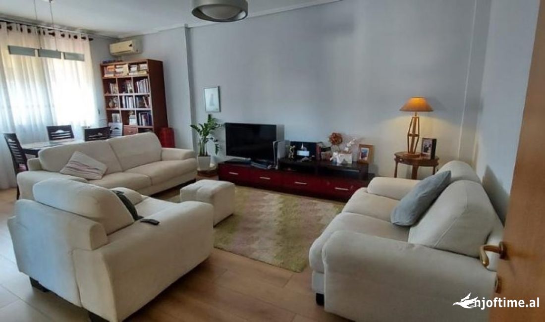 Shtepi me qera Apartament ne Tirane, 2+1, Mobilimi E mobiluar, Pagesa 650  Euro.