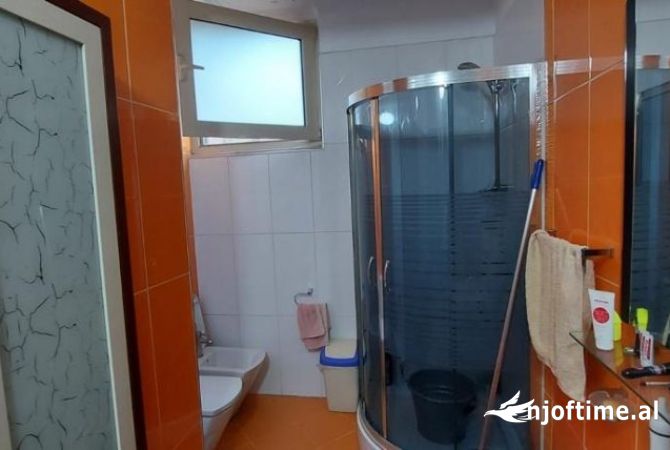 Shtepi me qera Apartament ne Tirane, 2+1, Mobilimi E mobiluar, Pagesa 650  Euro.