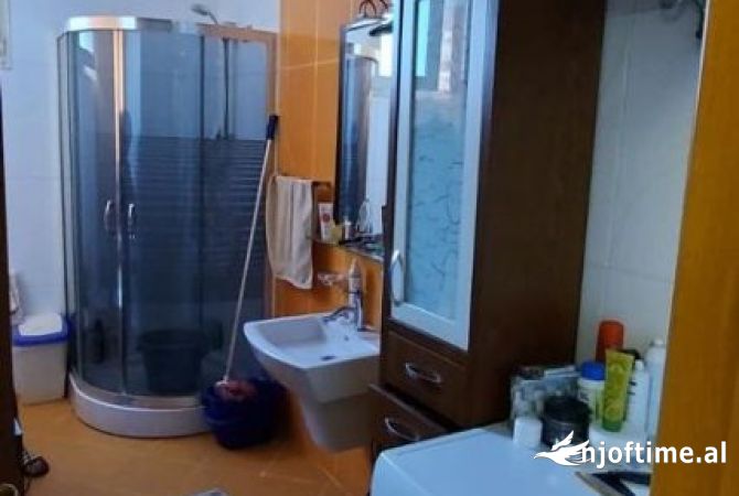 Shtepi me qera Apartament ne Tirane, 2+1, Mobilimi E mobiluar, Pagesa 650  Euro.