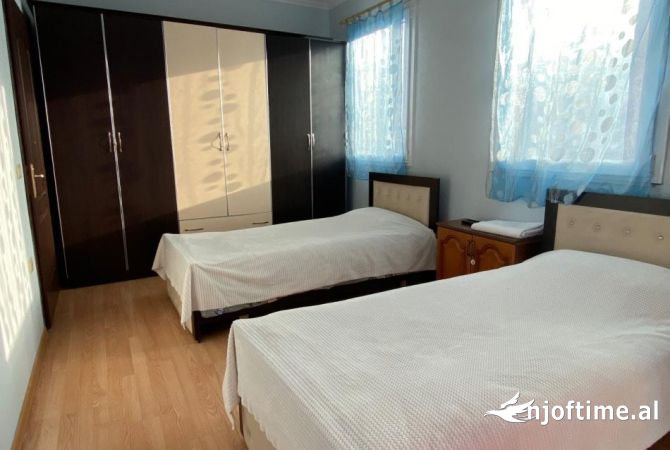 Shtepi me qera Apartament ne Tirane, 2+1, Mobilimi E mobiluar, Pagesa 400  Euro.