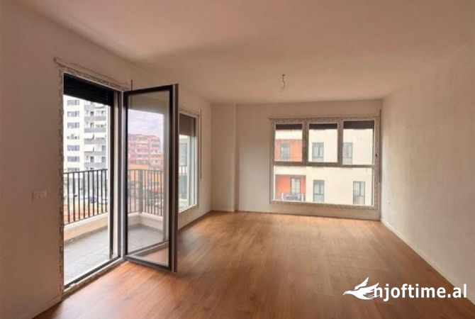 Ambient biznesi me qera 3+1 ne Tirane - 600 Euro