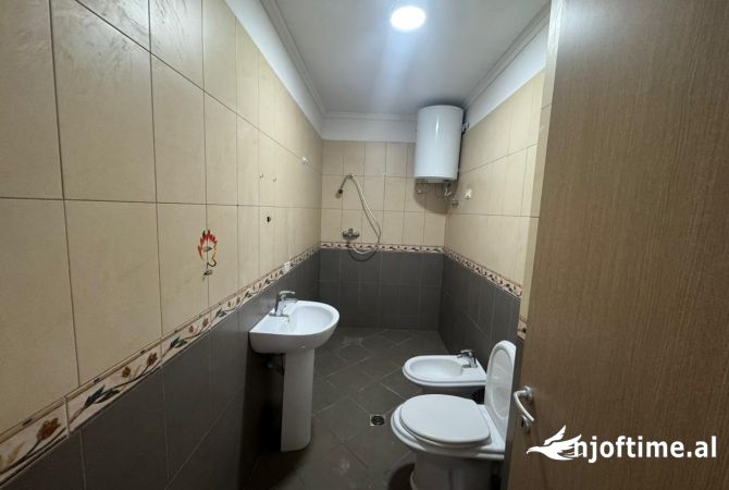 Shtepi ne shitje Apartament ne Tirane, 1+1, Mobilimi E mobiluar, Pagesa 92,000  Euro.