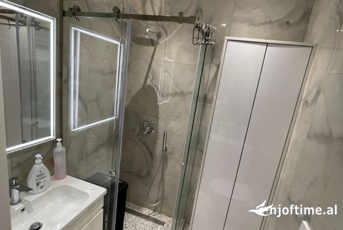 Shtepi ne shitje Apartament ne Tirane, 3+1, Mobilimi E mobiluar, Pagesa 180,000  Euro.