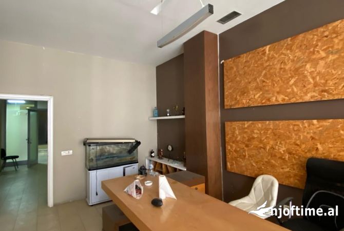 Ambient biznesi me qera 3+1 ne Tirane - 600 Euro