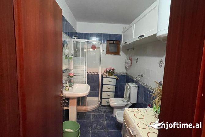 Shtepi me qera Apartament ne Tirane, 2+1, Mobilimi E mobiluar, Pagesa 450  Euro.