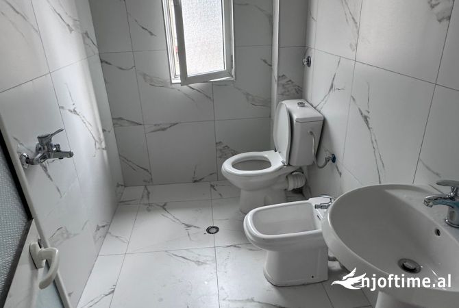Shtepi ne shitje Apartament ne Tirane, 1+1, Mobilimi E mobiluar, Pagesa 77,000  Euro.