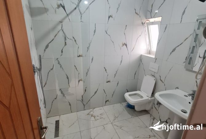 Shtepi me qera Apartament ne Tirane, 2+1, Mobilimi E mobiluar, Pagesa 450  Euro.