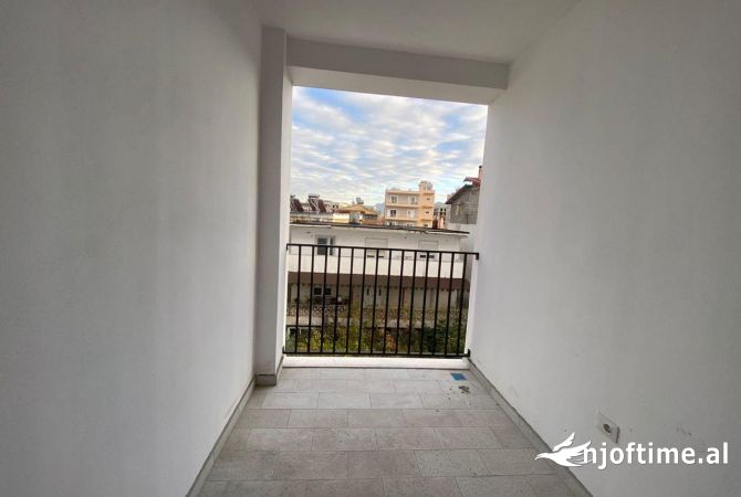 Shtepi me qera 2+1 ne Tirane - 300 Euro