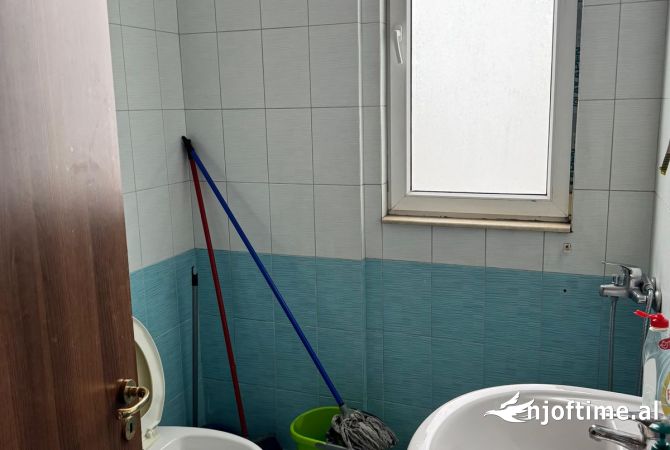 Shtepi me qera Apartament ne Tirane, 2+1, Mobilimi E mobiluar, Pagesa 500  Euro.