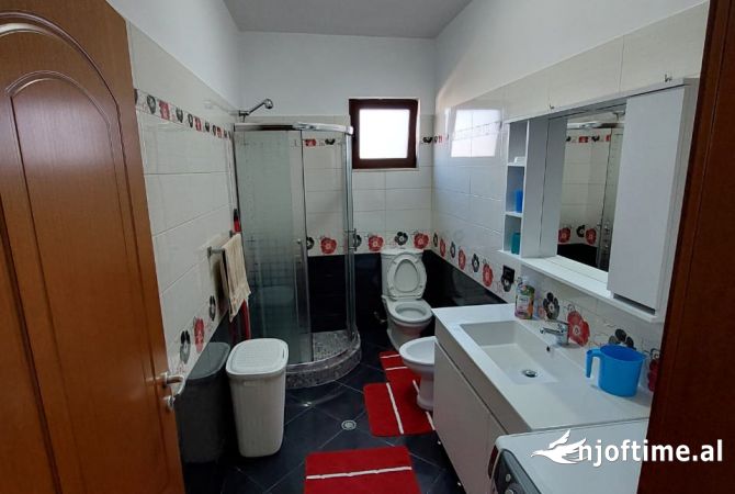 Shtepi me qera Apartament ne Tirane, 2+1, Mobilimi Pjeserisht e mobiluar, Pagesa 450  Euro.