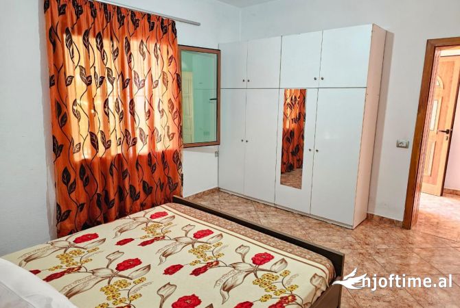 Shtepi me qera Apartament ne Tirane, 2+1, Mobilimi E mobiluar, Pagesa 400  Euro.