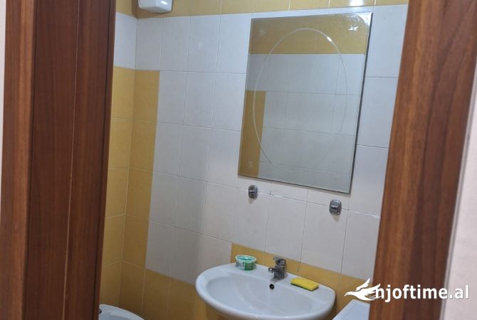 Shtepi me qera Apartament ne Tirane, 2+1, Mobilimi E mobiluar, Pagesa 500  Euro.