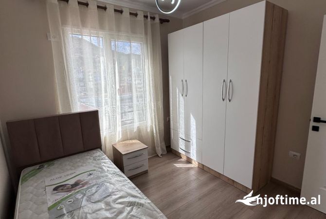 Shtepi me qera Apartament ne Tirane, 2+1, Mobilimi E mobiluar, Pagesa 500  Euro.
