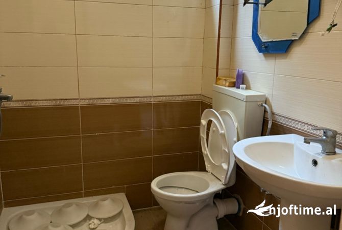 Shtepi ne shitje Apartament ne Tirane, Garsoniere, Mobilimi E mobiluar, Pagesa 35,000  Euro.