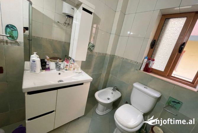 Shtepi me qera Apartament ne Tirane, 2+1, Mobilimi E mobiluar, Pagesa 400  Euro.