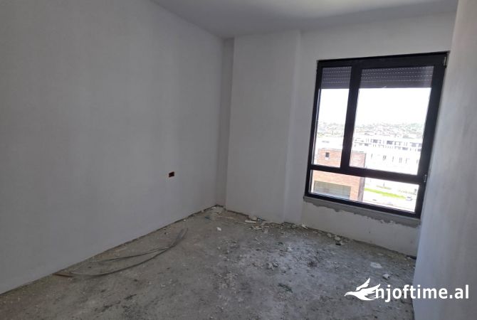Shtepi ne shitje Apartament ne Tirane, 1+1, Mobilimi Bosh, pa mobiluar, Pagesa 93,000  Euro.