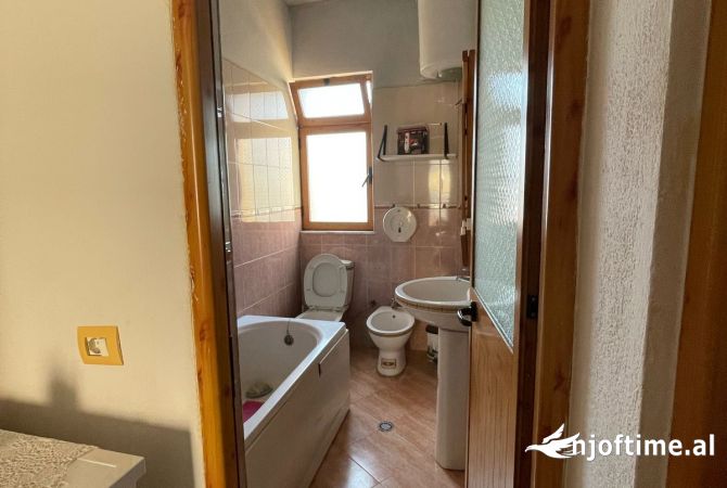 Shtepi me qera Apartament ne Tirane, 2+1, Mobilimi E mobiluar, Pagesa 400  Euro.