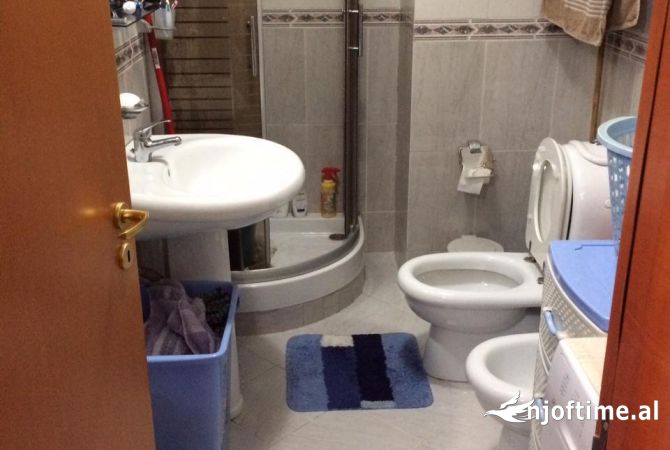 Shtepi me qera Apartament ne Tirane, 1+1, Mobilimi E mobiluar, Pagesa 500  Euro.