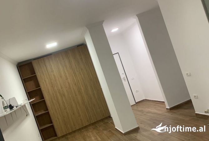 Ambient biznesi me qera 3+1 ne Tirane - 1,000 Euro