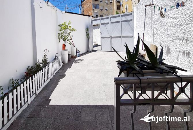 Shtepi me qera Shtepi Private ne Tirane, 1+1, Mobilimi E mobiluar, Pagesa 750  Euro.