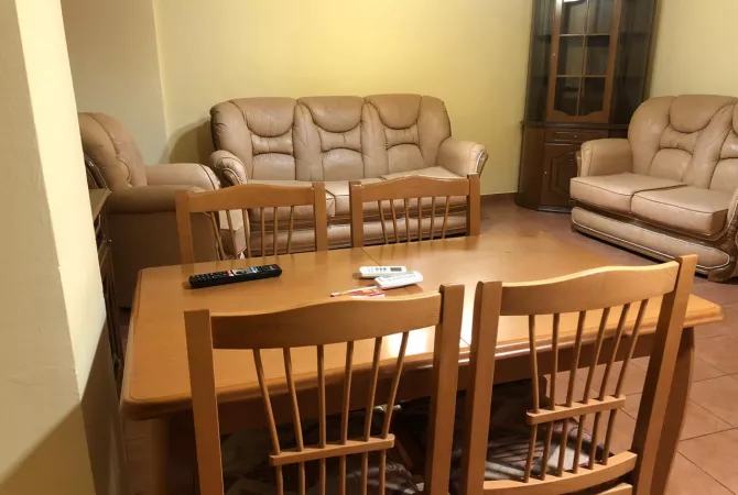 Shtepi me qera Apartament ne Tirane, 1+1, Mobilimi E mobiluar, Pagesa 550  Euro.