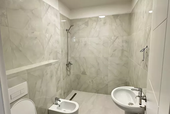 Shtepi me qera Apartament ne Tirane, 2+1, Mobilimi E mobiluar, Pagesa 600  Euro.