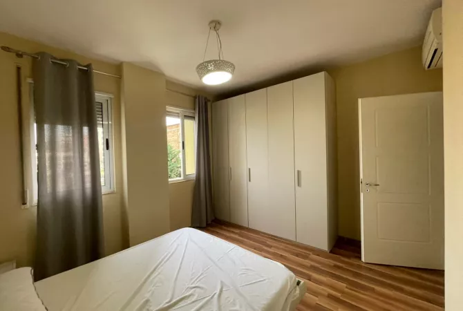 Shtepi ne shitje Apartament ne Tirane, 1+1, Mobilimi E mobiluar, Pagesa 140,000  Euro.
