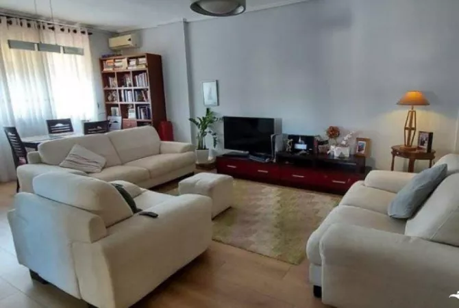 Shtepi me qera Apartament ne Tirane, 2+1, Mobilimi E mobiluar, Pagesa 650  Euro.