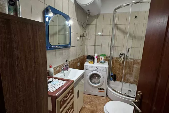 Shtepi ne shitje Apartament ne Tirane, 1+1, Mobilimi Pjeserisht e mobiluar, Pagesa 89,000  Euro.