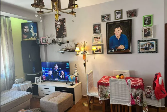 Shtepi ne shitje Apartament ne Tirane, 1+1, Mobilimi Pjeserisht e mobiluar, Pagesa 89,000  Euro.