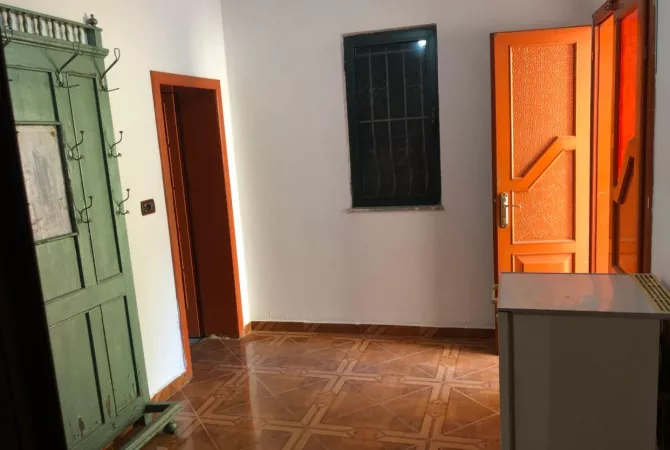 Shtepi me qera Shtepi Private ne Tirane, 2+1, Mobilimi E mobiluar, Pagesa 350  Euro.