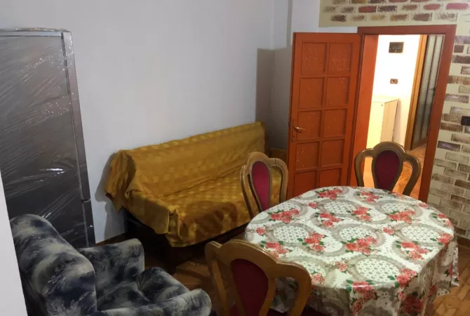 Shtepi me qera Shtepi Private ne Tirane, 2+1, Mobilimi E mobiluar, Pagesa 350  Euro.