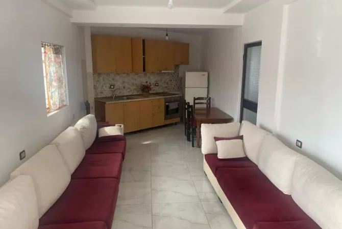 Shtepi me qera 2+1 ne Tirane - 400 Euro