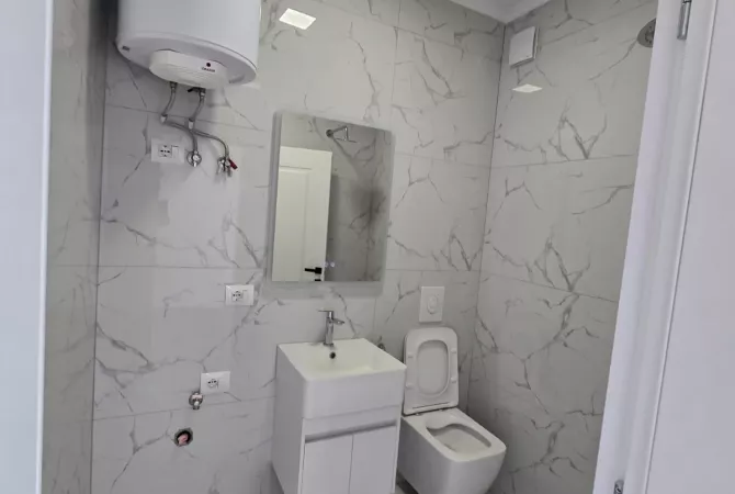 Shtepi ne shitje Apartament ne Tirane, Garsoniere, Mobilimi Bosh, pa mobiluar, Pagesa 68,000  Euro.