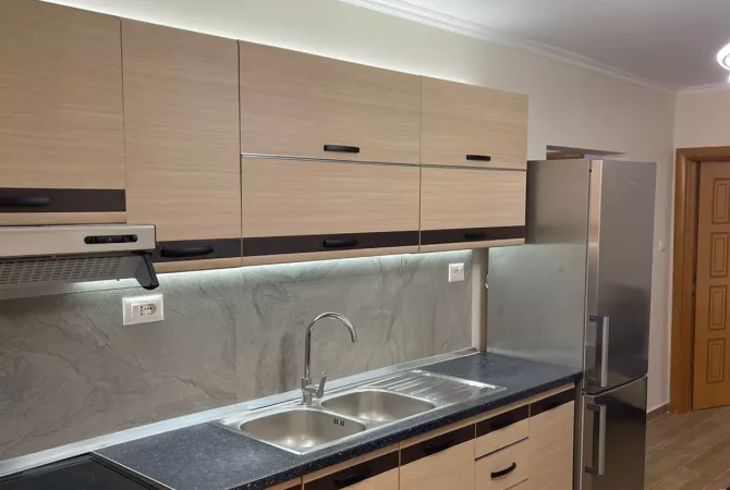 Shtepi me qera Apartament ne Tirane, 2+1, Mobilimi E mobiluar, Pagesa 700  Euro.