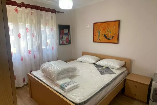 Shtepi me qera Apartament ne Tirane, 2+1, Mobilimi E mobiluar, Pagesa 700  Euro.