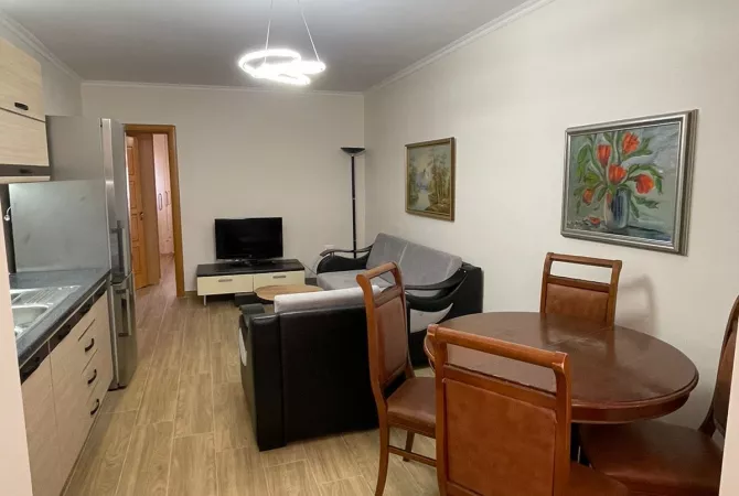 Shtepi me qera Apartament ne Tirane, 2+1, Mobilimi E mobiluar, Pagesa 700  Euro.