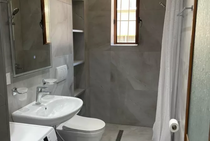 Shtepi me qera 2+1 ne Tirane - 700 Euro