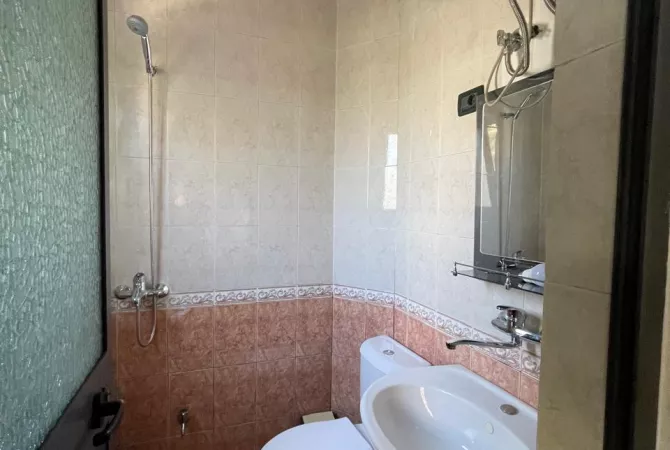 Shtepi me qera Apartament ne Tirane, 1+1, Mobilimi E mobiluar, Pagesa 450  Euro.