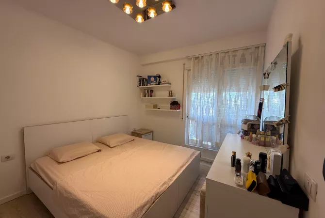 Shtepi ne shitje Apartament ne Tirane, 1+1, Mobilimi E mobiluar, Pagesa 83,000  Euro.