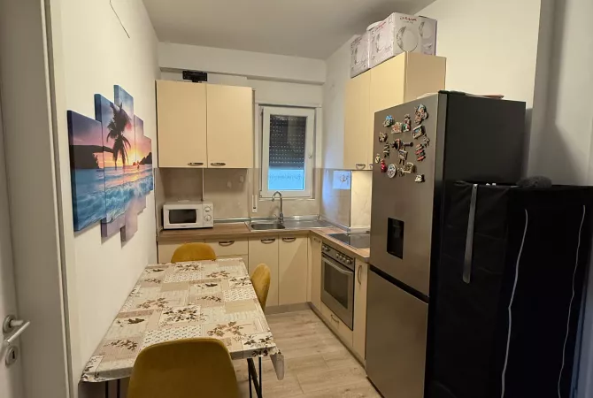Shtepi ne shitje Apartament ne Tirane, 1+1, Mobilimi E mobiluar, Pagesa 83,000  Euro.