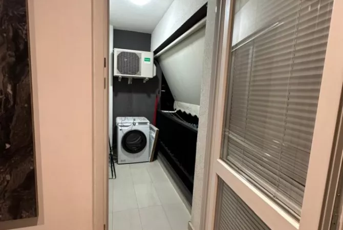 Shtepi ne shitje Apartament ne Tirane, 1+1, Mobilimi E mobiluar, Pagesa 160,000  Euro.