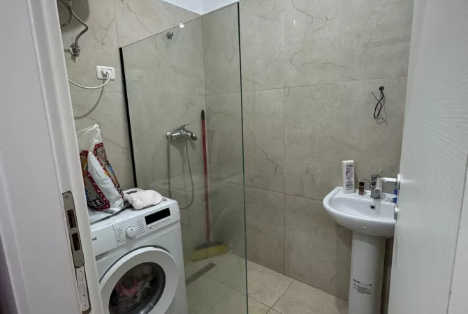 Shtepi ne shitje Apartament ne Tirane, 1+1, Mobilimi E mobiluar, Pagesa 88,000  Euro.
