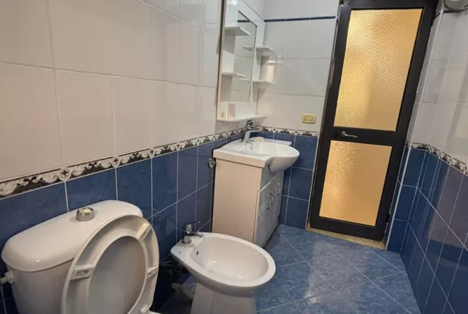 Shtepi me qera Apartament ne Tirane, 1+1, Mobilimi E mobiluar, Pagesa 450  Euro.