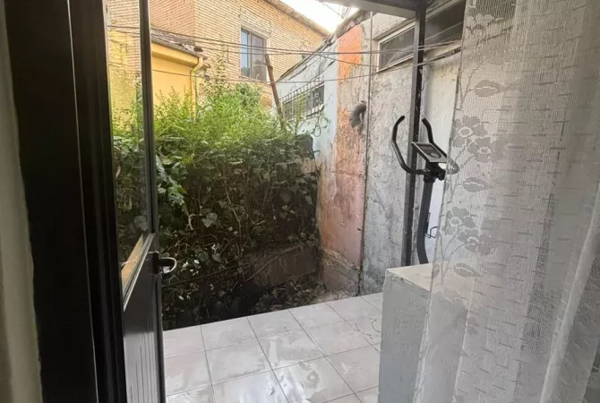 Shtepi me qera Apartament ne Tirane, 1+1, Mobilimi E mobiluar, Pagesa 450  Euro.