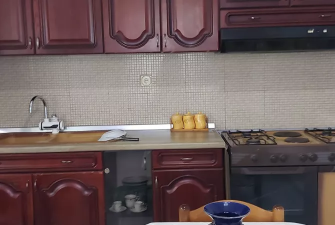 Shtepi me qera Apartament ne Tirane, 2+1, Mobilimi E mobiluar, Pagesa 650  Euro.