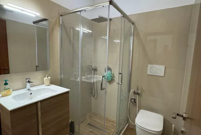 Shtepi me qera Apartament ne Tirane, 2+1, Mobilimi E mobiluar, Pagesa 540  Euro.