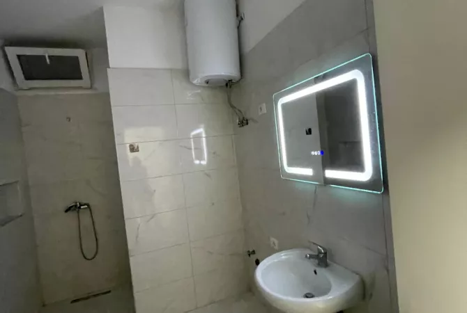 Shtepi me qera Apartament ne Tirane, 3+1, Mobilimi E mobiluar, Pagesa 600  Euro.